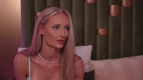 Amelia online show from July 2026 08:07:02 PM