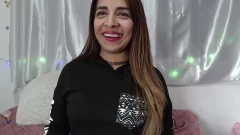 Snapshot of amelie01bronw chatting on February 2025 09:27:02 PM amelie brown online show from February 2025 09:27:02 PM