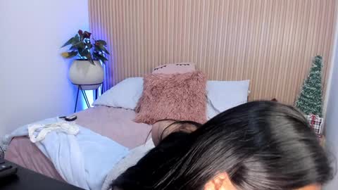 Snapshot of amelie_x chatting on December 2024 04:42:01 PM Amelie online show from December 2024 04:42:01 PM