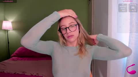 Amelie Graham online show from March 2025 07:06:02 PM