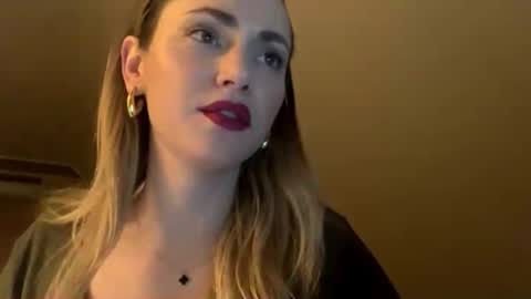 Snapshot of ameliehotsexy chatting on February 2026 08:07:02 PM Amelie online show from February 2026 08:07:02 PM