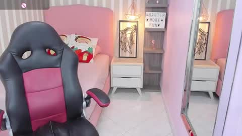 Snapshot of amelietarson chatting on December 2024 07:40:02 PM Victoria online show from December 2024 07:40:02 PM