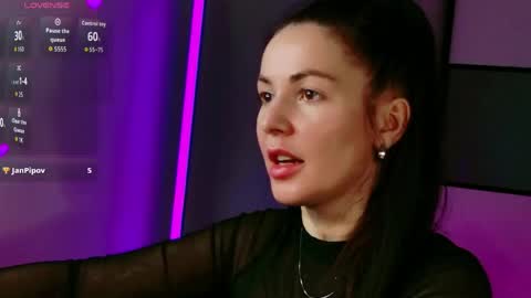amelinamersi online show from May 2026 03:31:01 PM