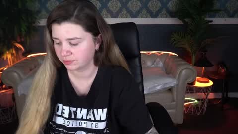 amellymillyy online show from April 2026 12:39:01 PM