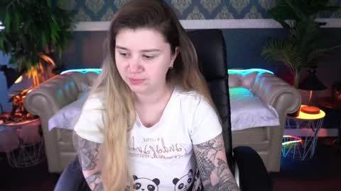 amellymillyy online show from April 2026 12:25:01 PM