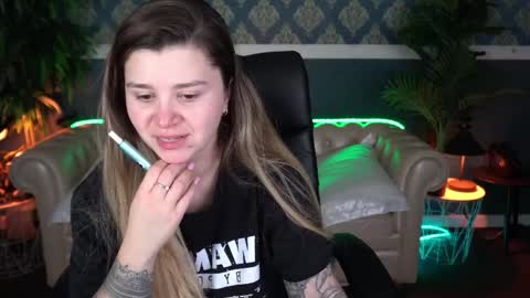 amellymillyy online show from April 2026 12:49:01 PM