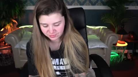 amellymillyy online show from April 2026 01:17:02 PM