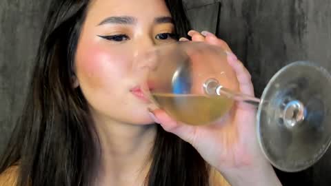 Amina online show from December 2024 03:32:01 PM