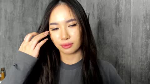 Amina online show from December 2024 01:18:02 PM