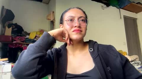 amitlu_ online show from January 2025 07:39:01 PM