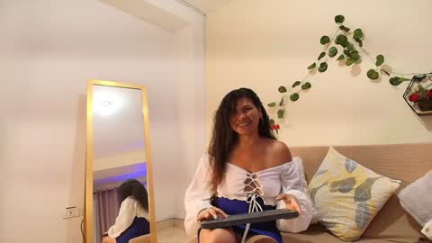 Amelya online show from January 2025 07:37:01 PM