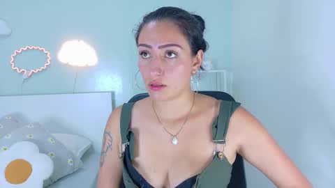 Snapshot of ammyrouse__ chatting on February 2026 11:06:02 AM A M M Y online show from February 2026 11:06:02 AM