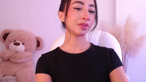 Snapshot of amonet_x chatting on October 2025 12:06:01 PM Sophi online show from October 2025 12:06:01 PM