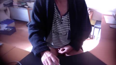 Amor2200 online show from November 2025 10:28:01 AM