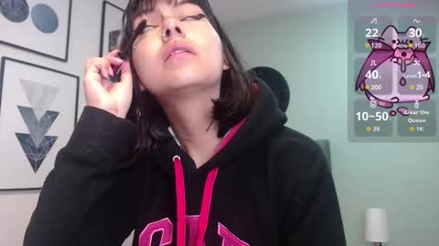 Amy 3 online show from October 2025 04:42:01 AM