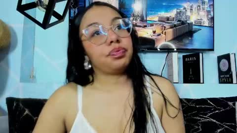 Emy Noa  online show from April 2026 01:53:02 AM