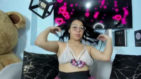 Emy Noa  online show from May 2026 12:48:02 AM
