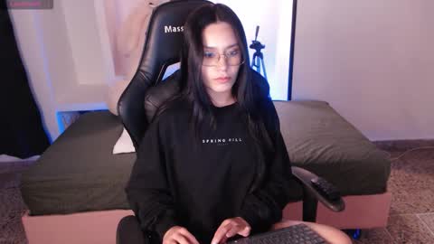 Snapshot of amy_stiward chatting on February 2026 09:46:02 PM Mia Cristancho online show from February 2026 09:46:02 PM