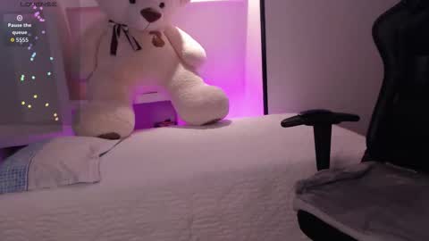 Snapshot of amy_stiward chatting on February 2026 09:22:01 PM Mia Cristancho online show from February 2026 09:22:01 PM