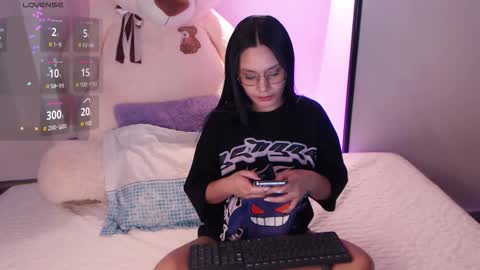 Snapshot of amy_stiward chatting on February 2026 08:52:01 PM Mia Cristancho online show from February 2026 08:52:01 PM