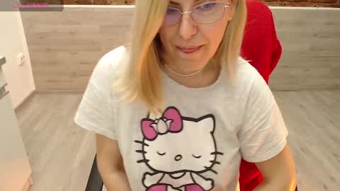 Snapshot of amyamandax chatting on April 2026 06:03:02 AM Amy online show from April 2026 06:03:02 AM