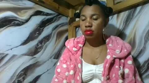Snapshot of amyatche chatting on June 2026 05:37:01 AM Amyatche online show from June 2026 05:37:01 AM