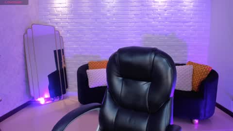 Snapshot of amydavis_ chatting on December 2024 07:35:01 PM Amy online show from December 2024 07:35:01 PM