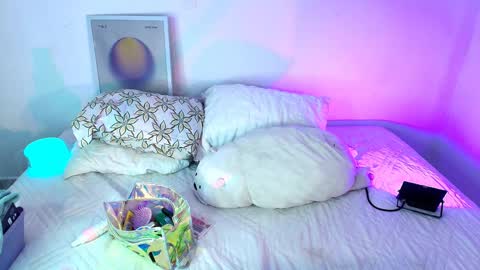 Amy ... Nice to meet u   thumb up me please its important online show from April 2026 08:50:01 PM