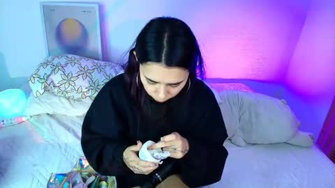 Amy ... Nice to meet u   thumb up me please its important online show from April 2026 01:37:02 AM