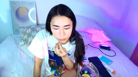 Amy ... Nice to meet u   thumb up me please its important online show from April 2026 10:44:01 PM