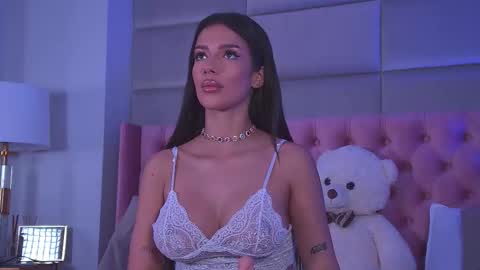 Amyra online show from October 2025 04:00:02 AM