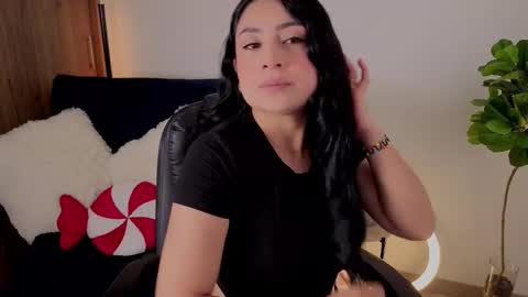 Snapshot of amyross1 chatting on December 2025 12:10:01 PM Aleja online show from December 2025 12:10:01 PM