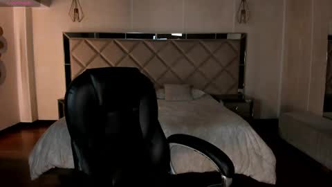 AMY R  online show from May 2026 12:16:02 AM