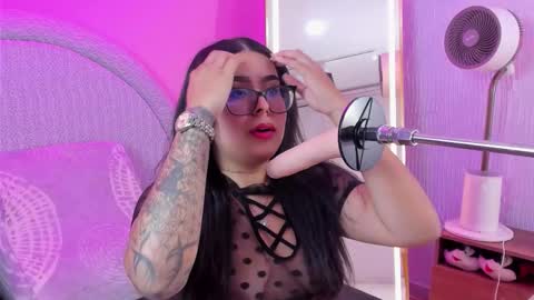 amywhitte_ online show from November 2025 07:24:02 PM