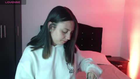 ana_arms_ online show from April 2026 04:46:02 PM