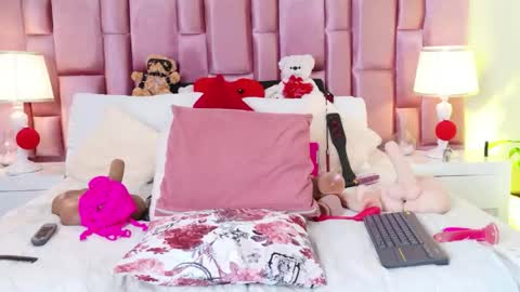 anaa_bellaa online show from April 2026 01:41:02 PM