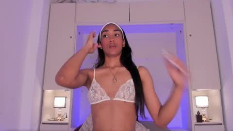 anaacollins_ online show from October 2025 11:40:02 AM