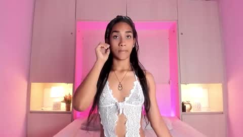 anaacollins_ online show from October 2025 11:43:01 AM