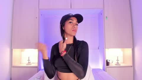 anaacollins_ online show from October 2025 11:33:02 AM