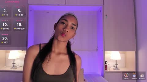 anaacollins_ online show from November 2025 11:42:02 AM