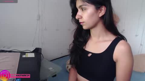 Snapshot of anahibrowns95 chatting on February 2025 04:24:01 PM Anahi Browns online show from February 2025 04:24:01 PM