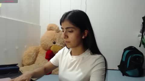 Snapshot of anahibrowns95 chatting on December 2025 11:10:01 PM Anahi Browns online show from December 2025 11:10:01 PM