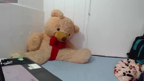 Snapshot of anahibrowns95 chatting on December 2025 04:46:01 PM Anahi Browns online show from December 2025 04:46:01 PM