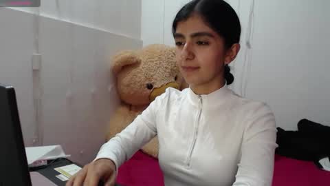 Snapshot of anahibrowns95 chatting on December 2025 08:57:01 PM Anahi Browns online show from December 2025 08:57:01 PM