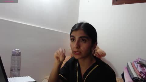 Anahi Browns online show from April 2026 08:57:01 PM