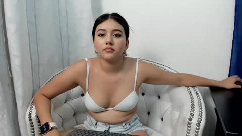 analia18  online show from February 2025 01:28:02 PM