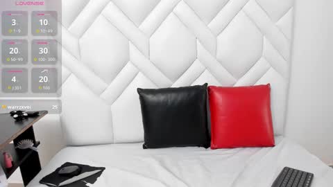 analia18  online show from September 2025 01:55:01 PM