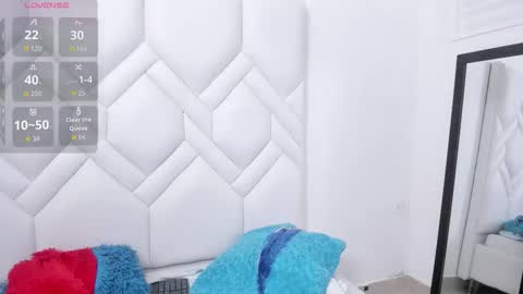 analia18  online show from November 2025 02:06:02 PM