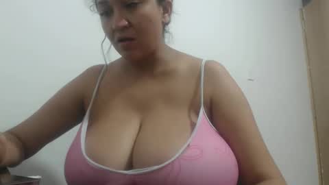 Snapshot of analy_hot chatting on November 2025 12:11:01 PM analy_hot online show from November 2025 12:11:01 PM
