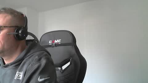 Snapshot of anarchox chatting on November 2025 09:52:01 AM Andi online show from November 2025 09:52:01 AM